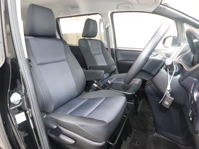 トヨタ ヴォクシー ZS