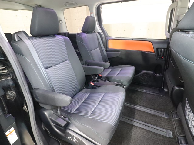 トヨタ ヴォクシー ＺＳ