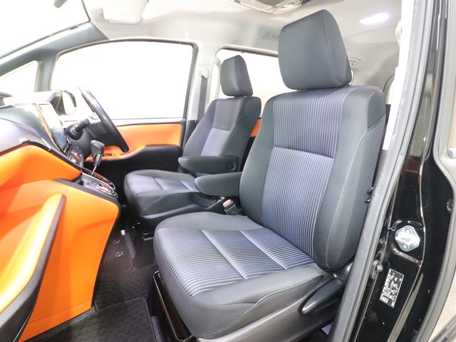 トヨタ ヴォクシー ＺＳ