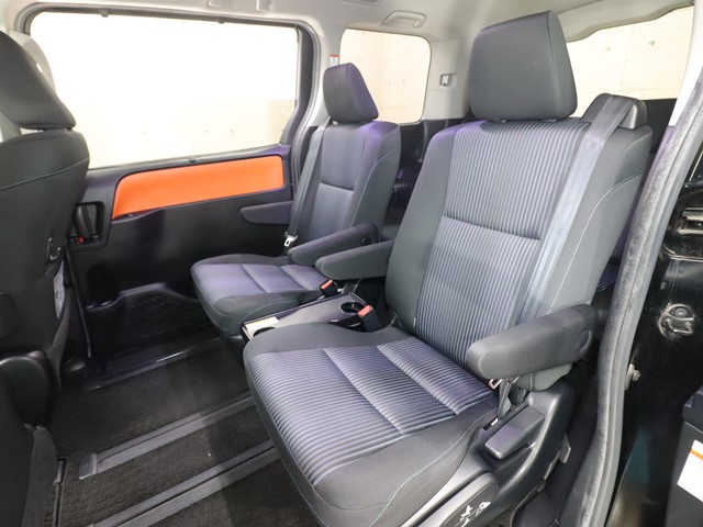 トヨタ ヴォクシー ＺＳ