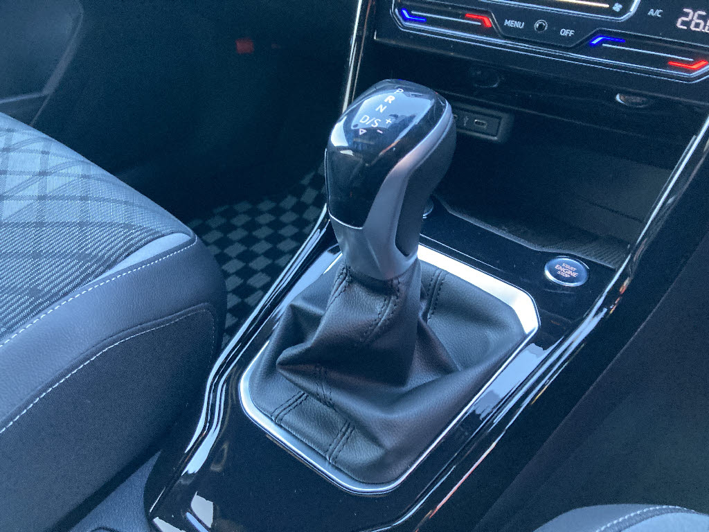 フォルクスワーゲン ＶＷ　Ｔ－ロック ＴＤＩ　Ｒライン