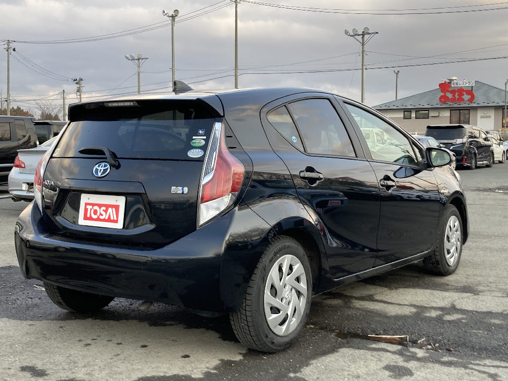 トヨタ アクア GﾌﾞﾗｯｸｿﾌﾄﾚｻﾞｰSLC