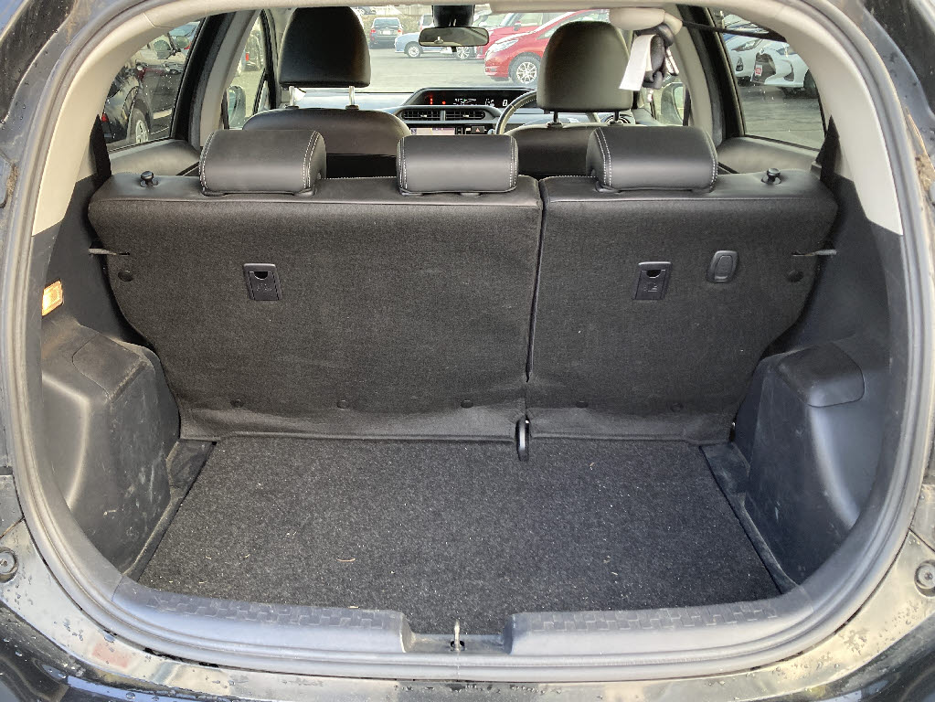 トヨタ アクア GﾌﾞﾗｯｸｿﾌﾄﾚｻﾞｰSLC