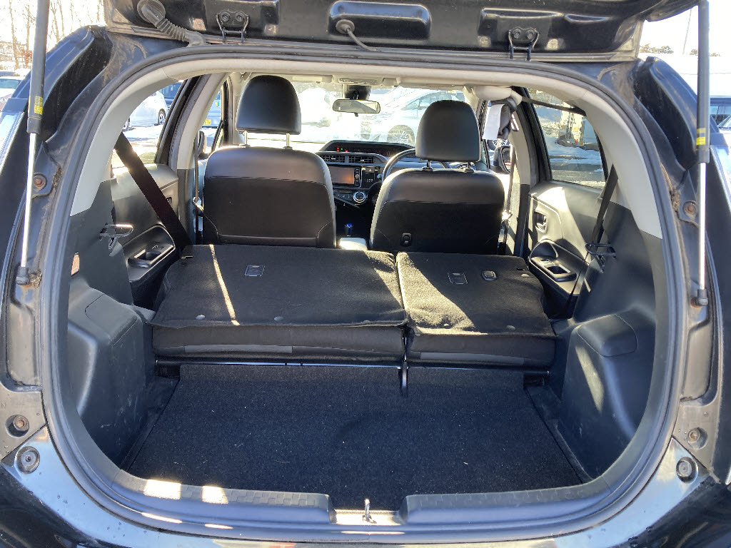 トヨタ アクア GﾌﾞﾗｯｸｿﾌﾄﾚｻﾞｰSLC