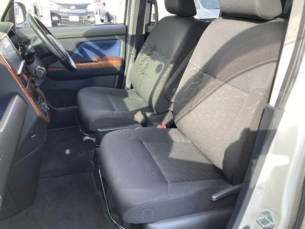 トヨタ タンク ｶｽﾀﾑGS 4WD