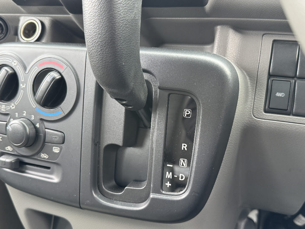 三菱 ミニキャブＶ M 4WD