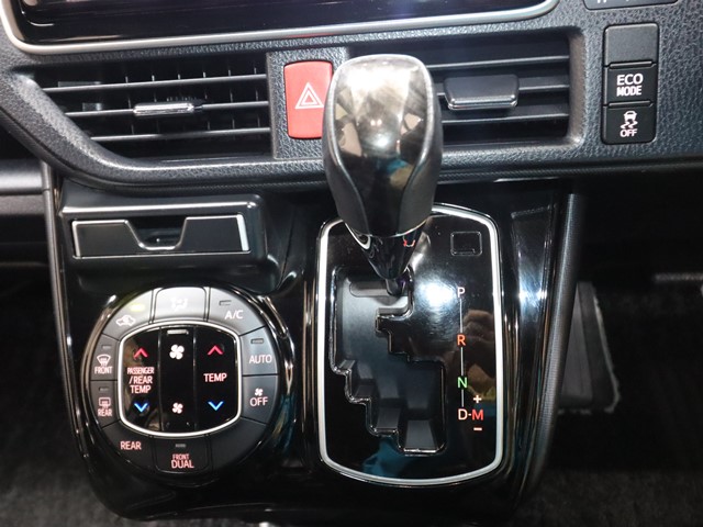 トヨタ ノア Ｓｉダブルバイビー3