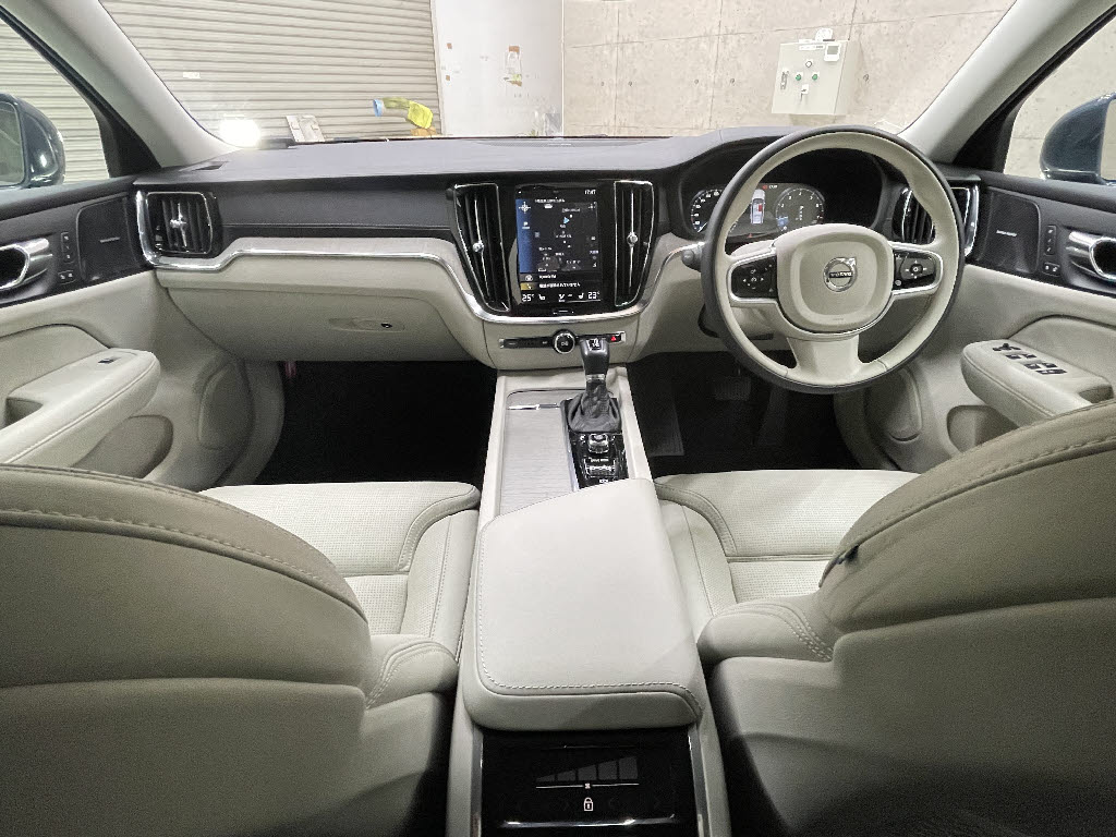 ボルボ ボルボ Ｖ６０ Ｔ５ インスクリプション