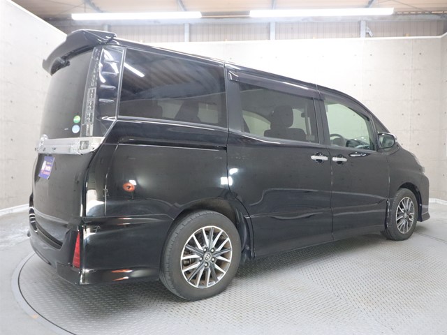 トヨタ ヴォクシー ＺＳ煌２