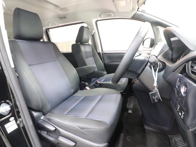 トヨタ ヴォクシー ＺＳ煌２