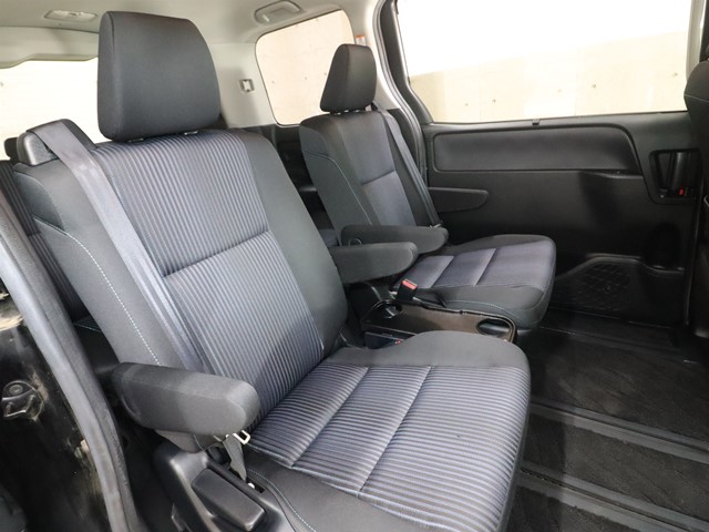 トヨタ ヴォクシー ＺＳ煌２