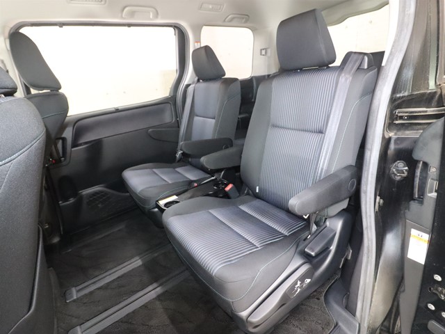 トヨタ ヴォクシー ＺＳ煌２