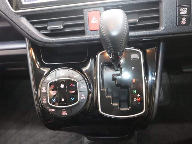 トヨタ ヴォクシー ＺＳ煌２