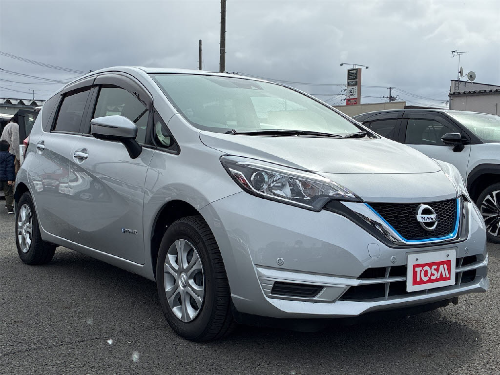 ニッサン ノート e-POWER B FOUR