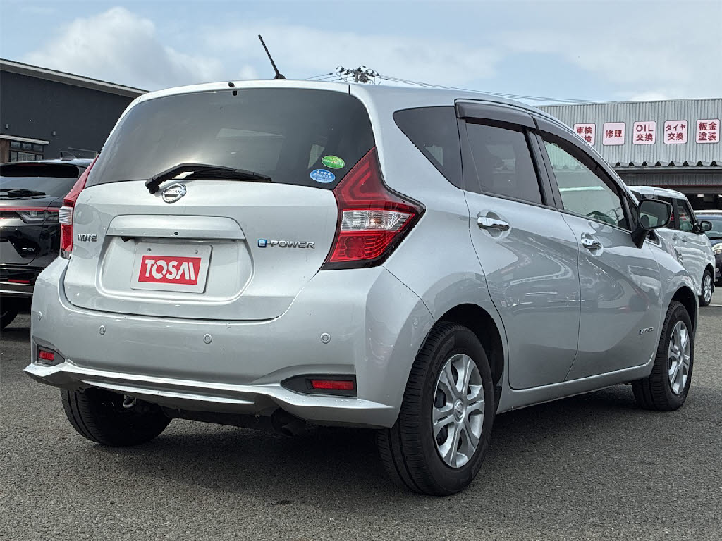 ニッサン ノート e-POWER B FOUR
