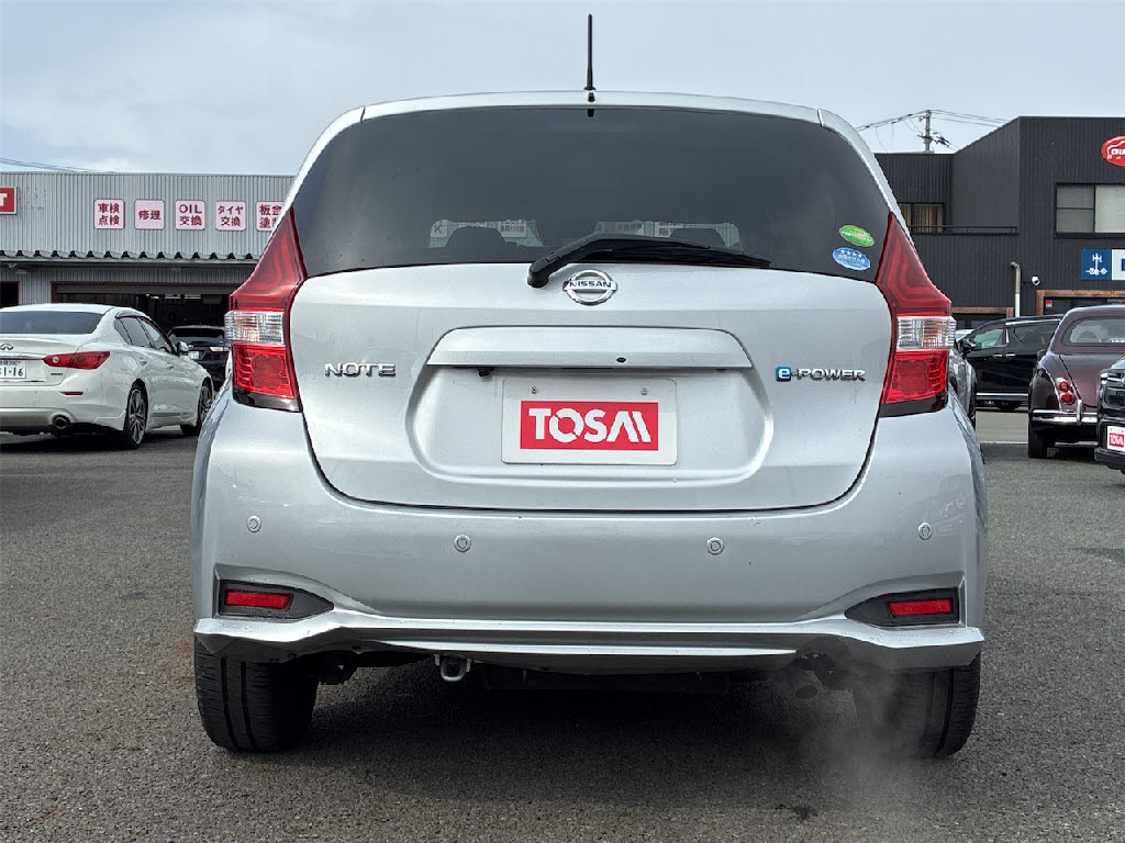 ニッサン ノート e-POWER B FOUR