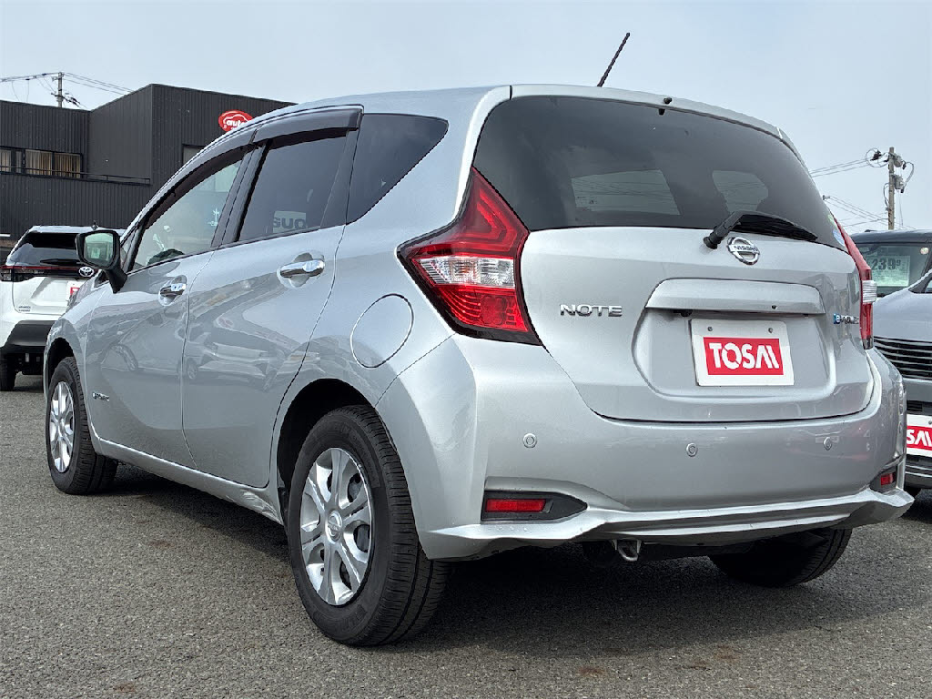 ニッサン ノート e-POWER B FOUR