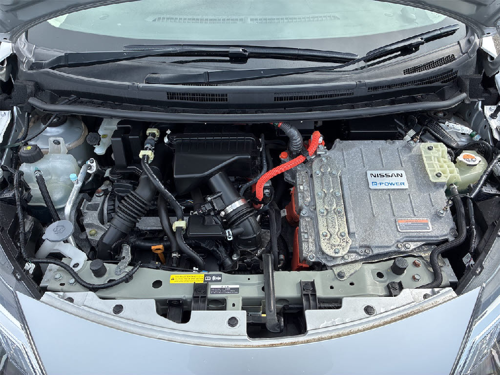ニッサン ノート e-POWER B FOUR
