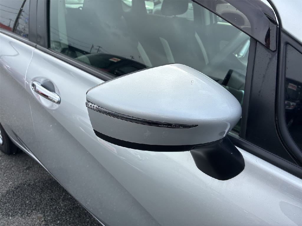 ニッサン ノート e-POWER B FOUR