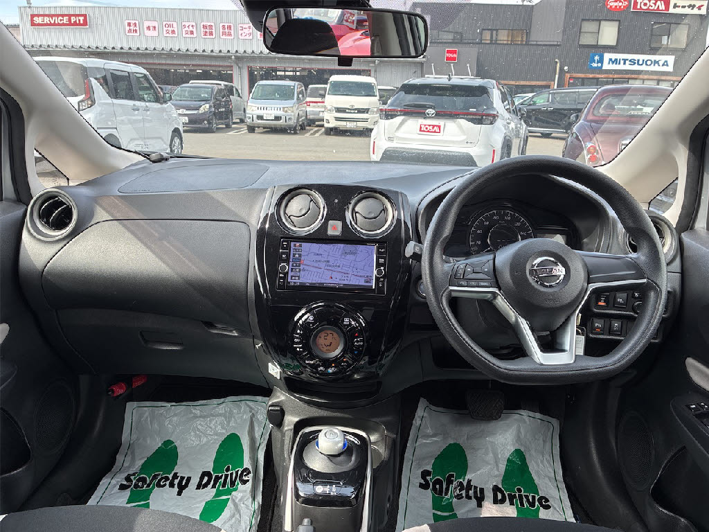 ニッサン ノート e-POWER B FOUR