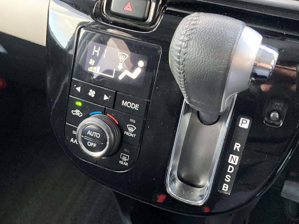 ダイハツ ムーヴキャンバス GﾌﾞﾗｯｸｱｸｾﾝﾄVS SA3 4WD