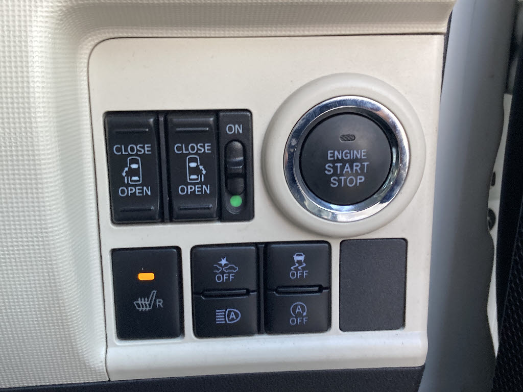 ダイハツ ムーヴキャンバス GﾌﾞﾗｯｸｱｸｾﾝﾄVS SA3 4WD