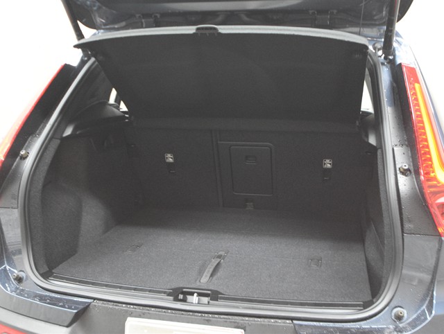 ボルボ ボルボ ＸＣ４０ B4 モメンタム