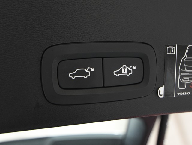 ボルボ ボルボ ＸＣ４０ B4 モメンタム