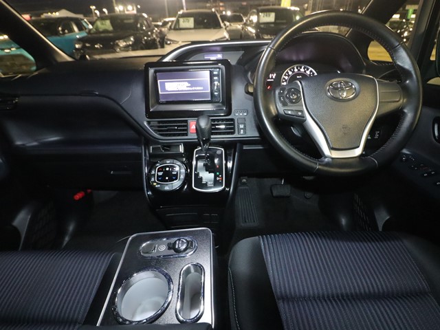 トヨタ ヴォクシー ＺＳ煌２