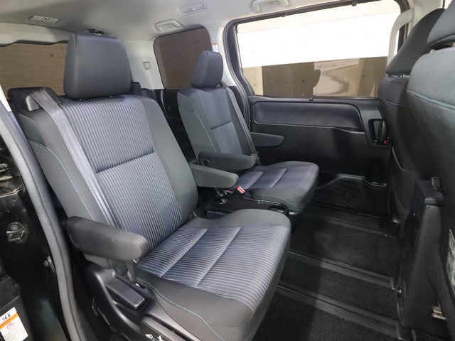 トヨタ ヴォクシー ＺＳ煌２