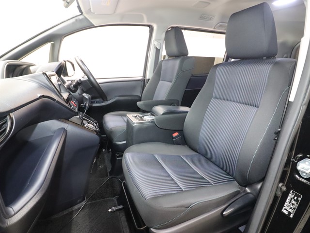 トヨタ ヴォクシー ＺＳ煌２