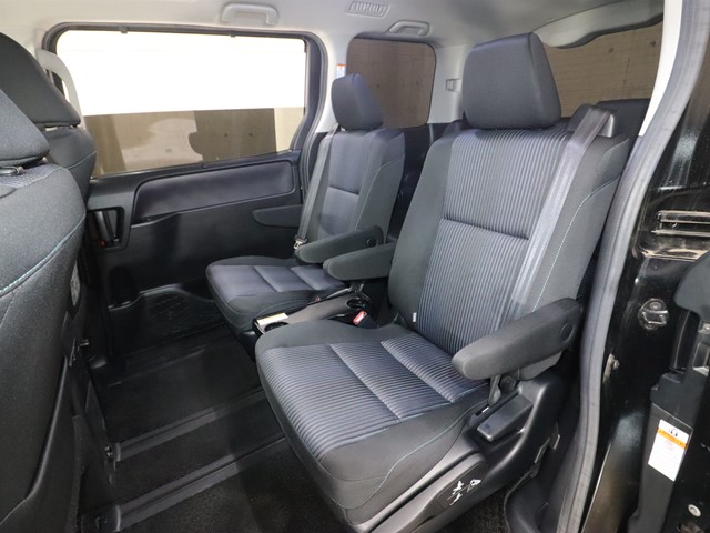 トヨタ ヴォクシー ＺＳ煌２