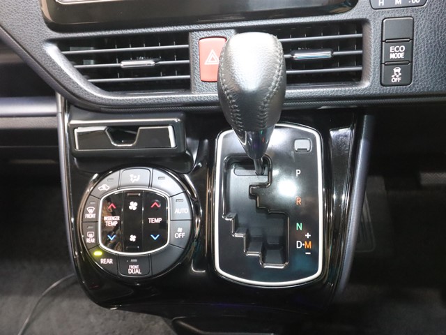 トヨタ ヴォクシー ＺＳ煌２