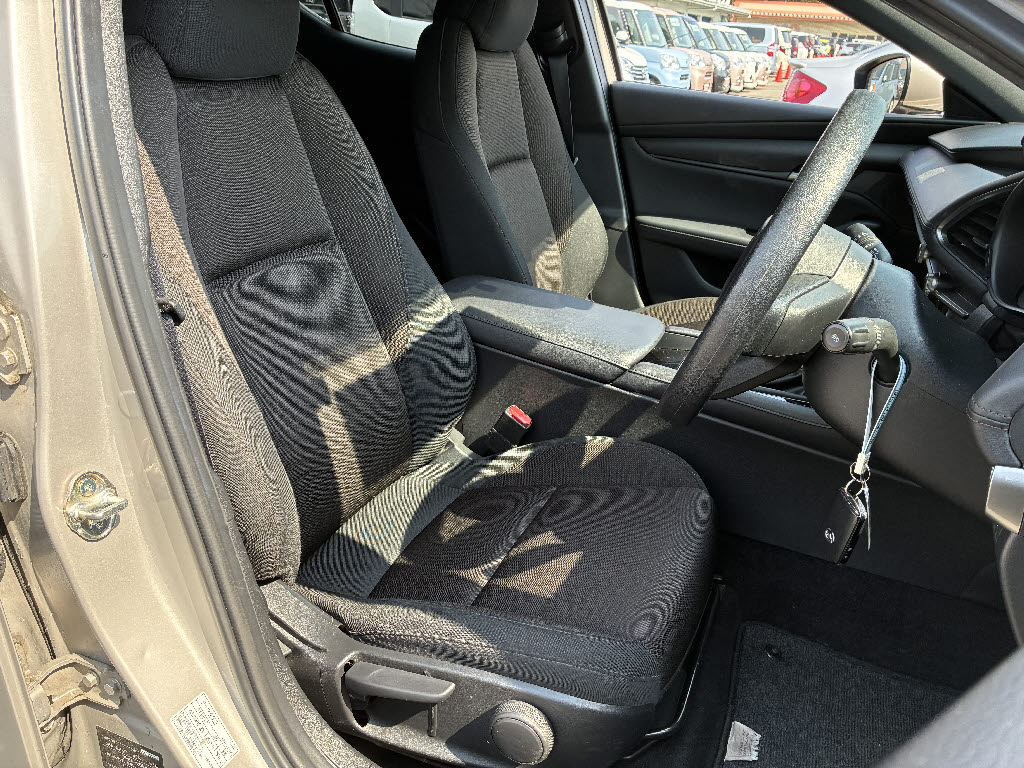 マツダ マツダ３ 4WD 15C