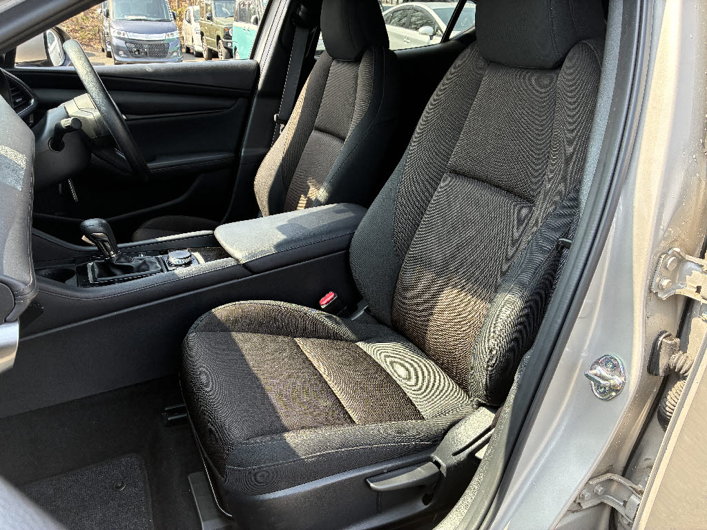 マツダ マツダ３ 4WD 15C