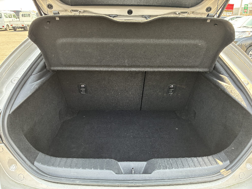 マツダ マツダ３ 4WD 15C