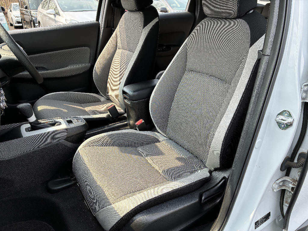 ホンダ フィット 4WD e:HEVｸﾛｽﾀｰ