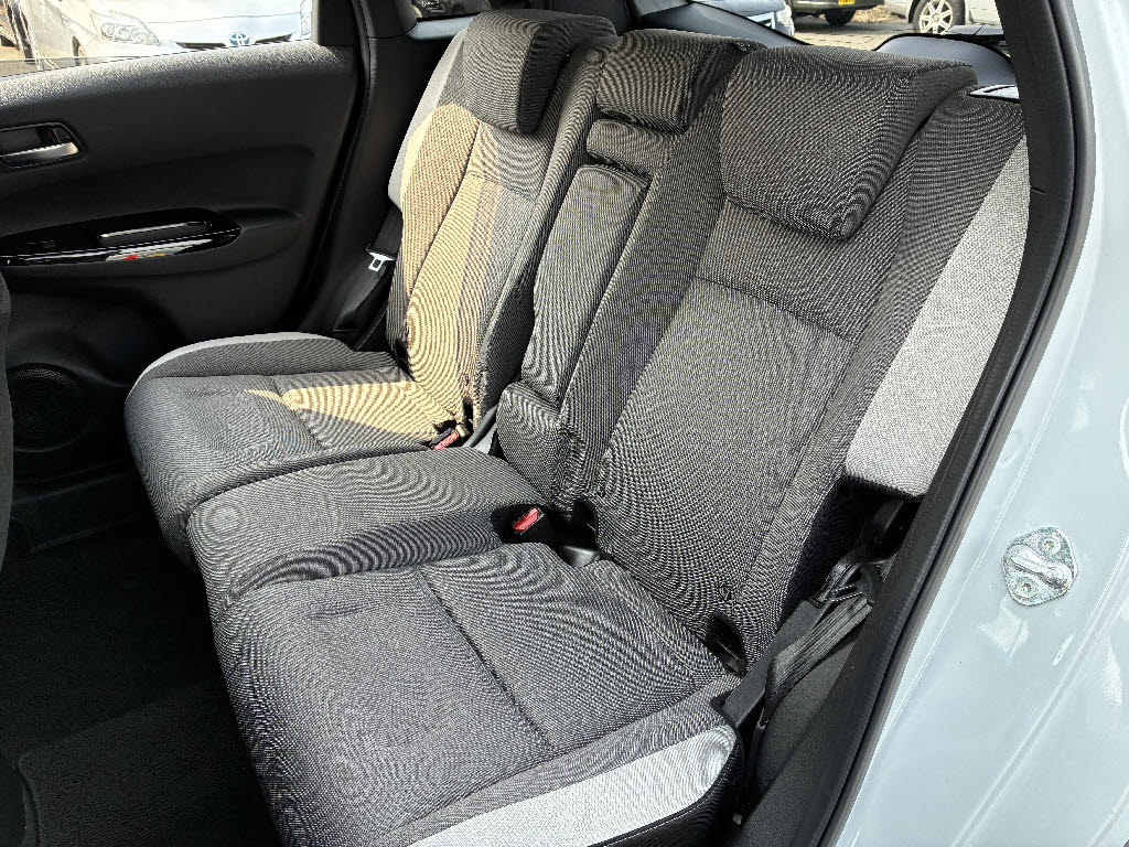 ホンダ フィット 4WD e:HEVｸﾛｽﾀｰ