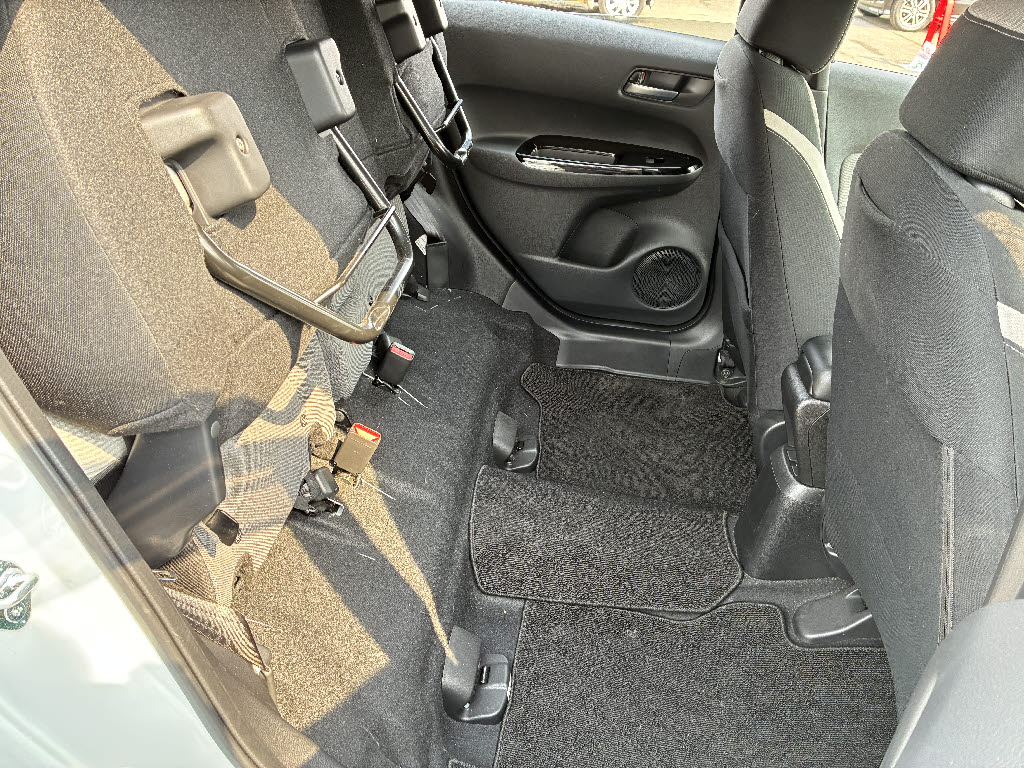 ホンダ フィット 4WD e:HEVｸﾛｽﾀｰ