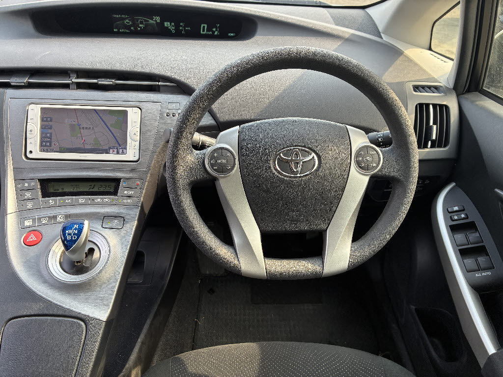 トヨタ プリウス S