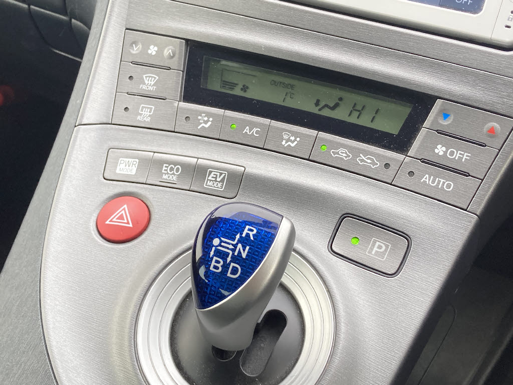 トヨタ プリウス S