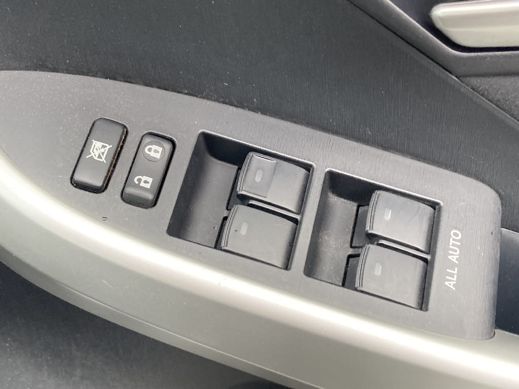 トヨタ プリウス S