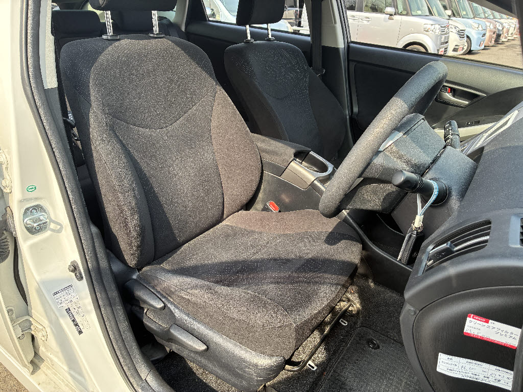 トヨタ プリウス S