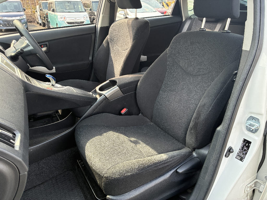 トヨタ プリウス S