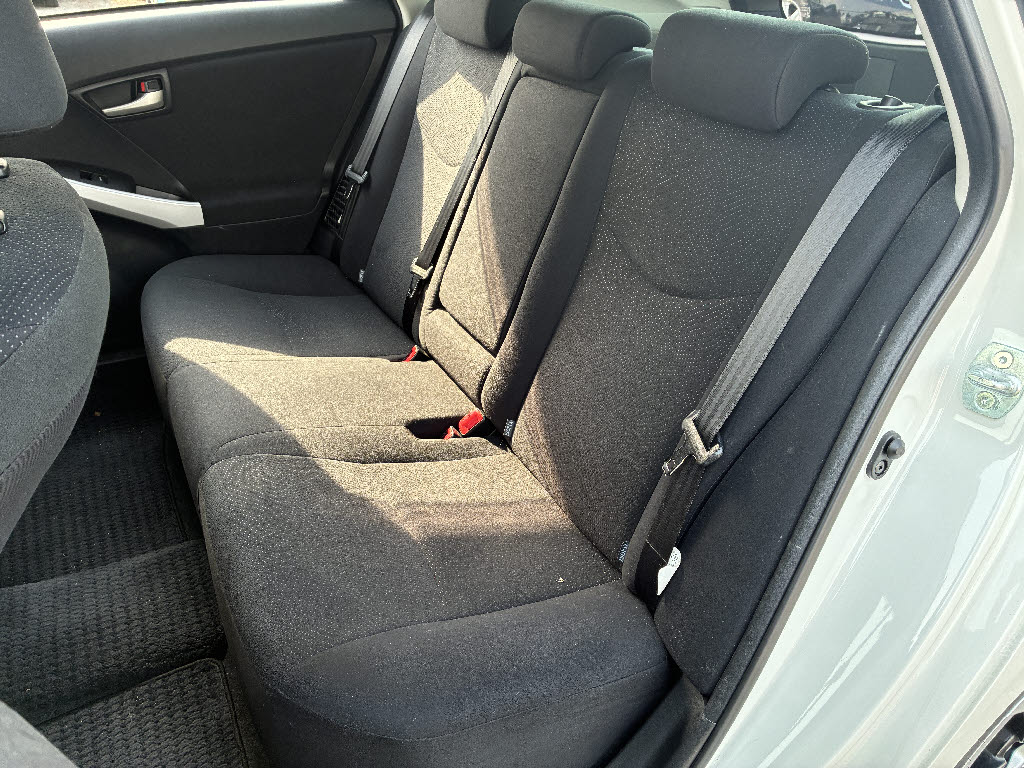 トヨタ プリウス S