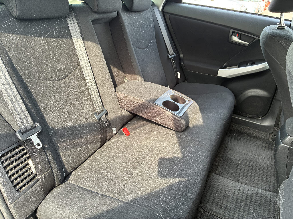 トヨタ プリウス S