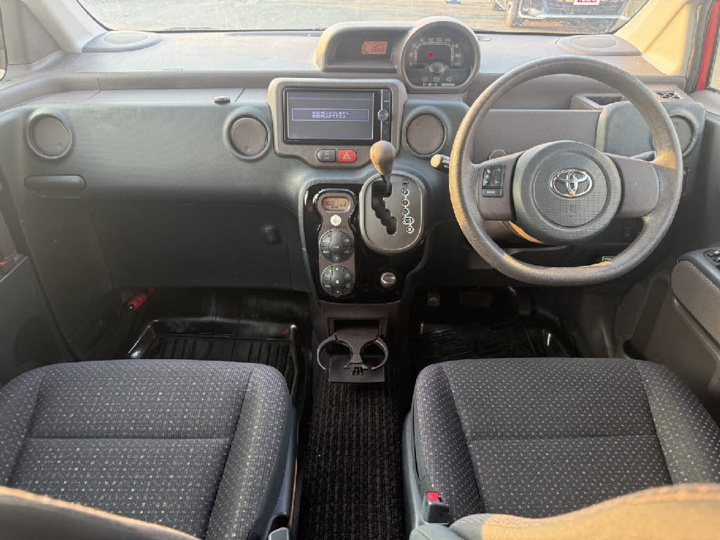 トヨタ スペイド 4WD F