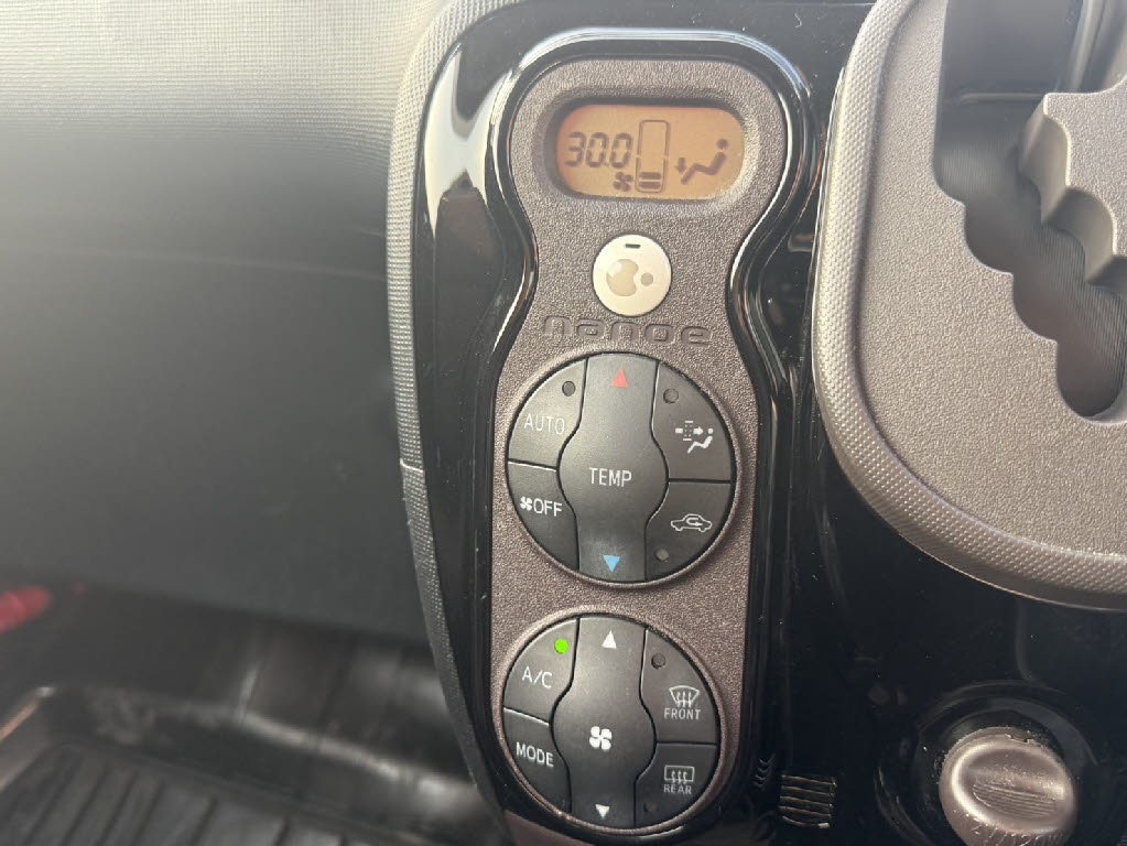 トヨタ スペイド 4WD F