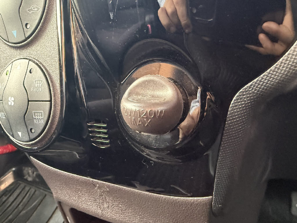 トヨタ スペイド 4WD F