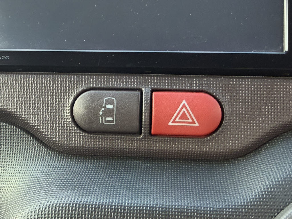 トヨタ スペイド 4WD F